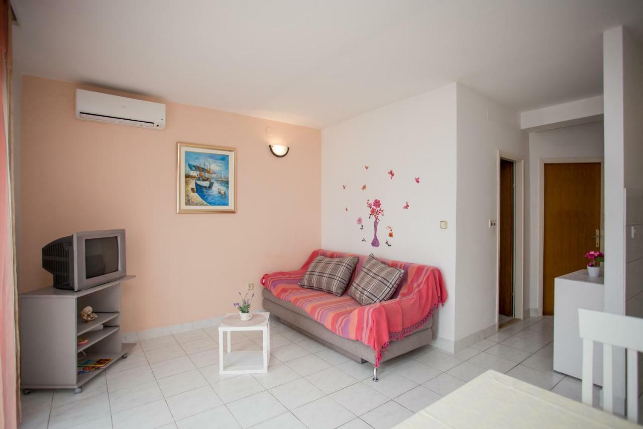 פרימוסטן Apartments Gloria מראה חיצוני תמונה
