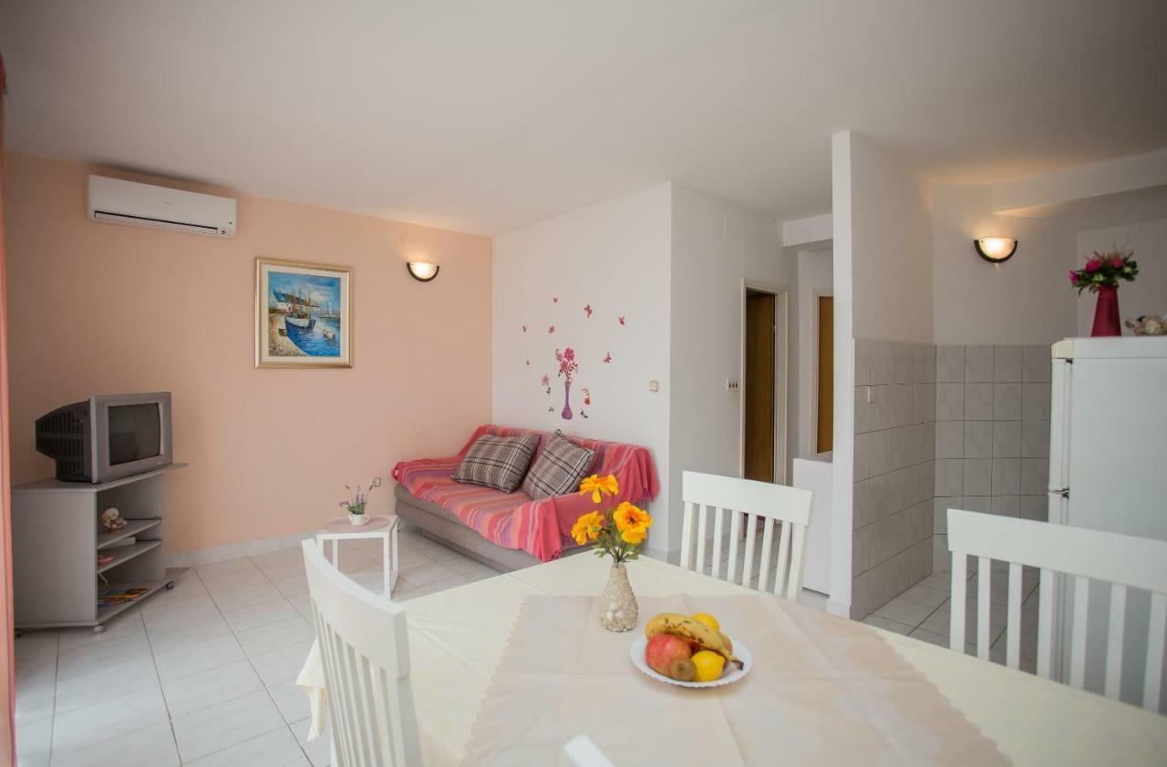 פרימוסטן Apartments Gloria מראה חיצוני תמונה